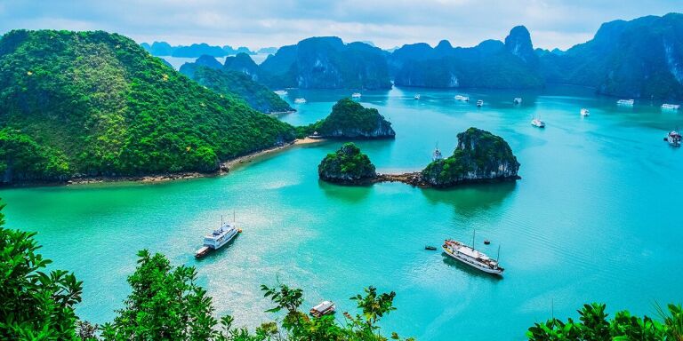 Vijetnam putovanje s uključenim krstarenjem zaljevom Halong bay luksuznim brodom